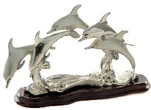 пять дельфинов